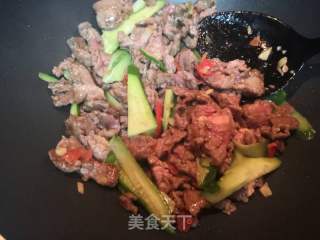 家常美味炒牛肉的详细制作步骤 2