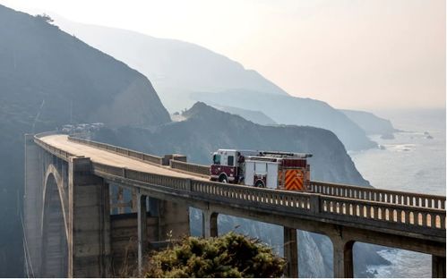 加州沿岸烈焰肆虐：大规模山火重创当地生态与经济 2