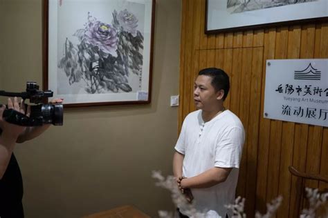 海峰的老婆是谁？揭秘这位优秀女性背后的故事 3