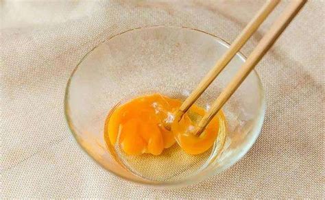 蛋清混入蛋黄后无法打发怎么补救？ 2