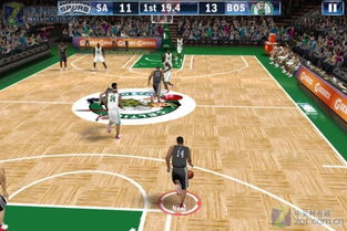 如何在NBA 2K13中进行背篮下投篮动作？ 2