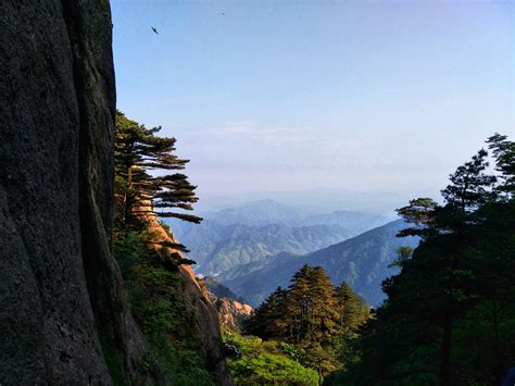 游历五岳后山川失色，归自黄山则岳景无观 1