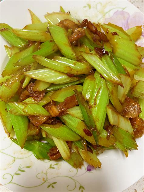 芹菜香干炒肉怎么做才美味？ 5