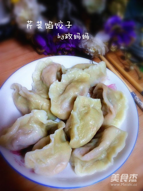 家常美味：轻松学会芹菜馅饺子的制作方法 2