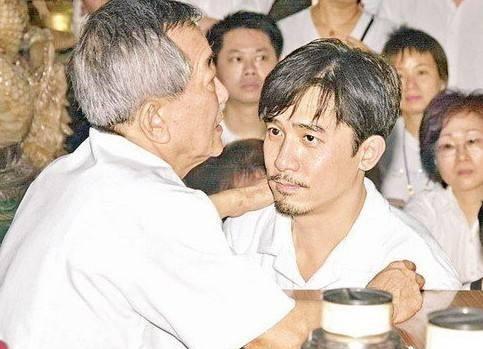 揭秘白龙王：神秘身份与传说解析 1