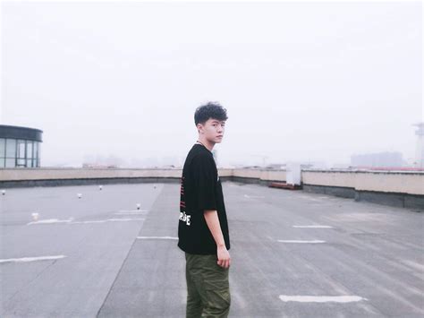 求歌名：歌词包含“怎么可以忘了……什么都不想 3
