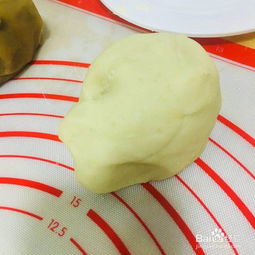 制作月饼皮的详细步骤与方法 3
