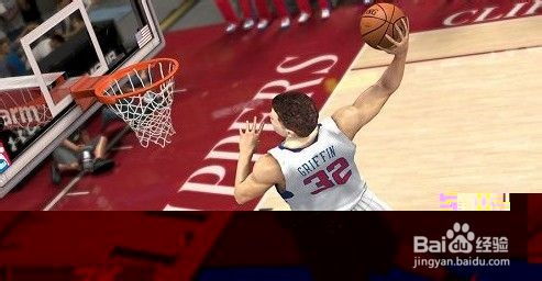 NBA2K游戏中，如何实现炫酷扣篮技巧？ 3