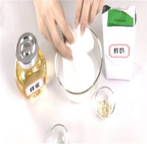 如何用蜂蜜制作补水面膜？ 2