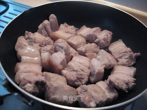 秘制红烧肉搭配香焖干刀豆，美味绝配的家常做法 2