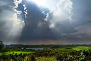 揭秘“东边日出西边雨，道是无晴却有晴”的深层含义 2