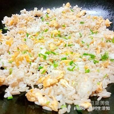 让味蕾跳跃的蛋炒饭制作秘籍 1