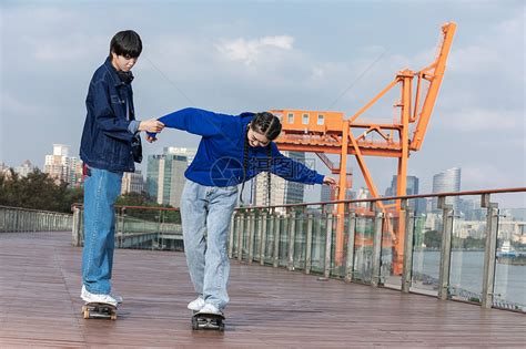 男生和女生玩滑滑梯与跷跷板代表什么含义？ 2