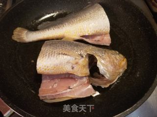 家常绝学：秘制红烧黄花鱼的美味烹饪法 3