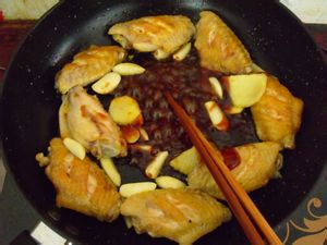 蚝油焖鸡翅怎么做？ 2