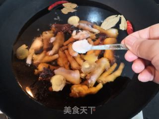 诱人美味！鲜香栗子鸡爪搭配响螺肉，炖出滋补好汤