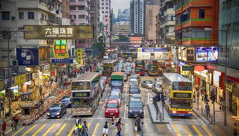 香港回归祖国的确切日期是哪天？ 2