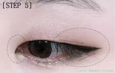 如何画出好看的眼影？ 1