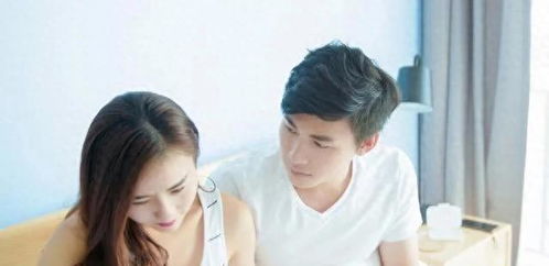 面对男友提出与友人共处的要求，应如何应对？ 2