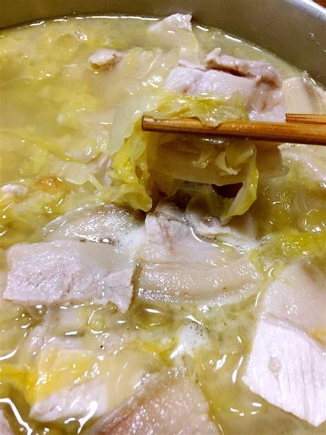 东北特色美食：酸菜白肉精品呈现 4